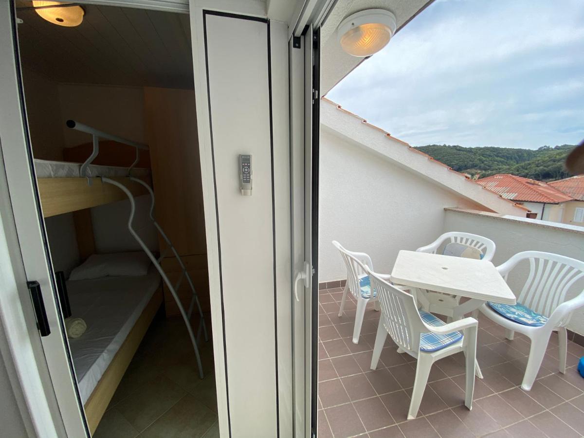 Apartements And Rooms Next To The Sea - Belveder Rab Supetarska Draga Ngoại thất bức ảnh