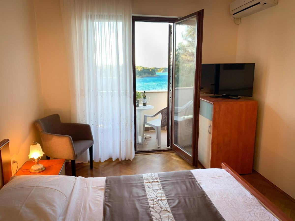 Apartements And Rooms Next To The Sea - Belveder Rab Supetarska Draga Ngoại thất bức ảnh