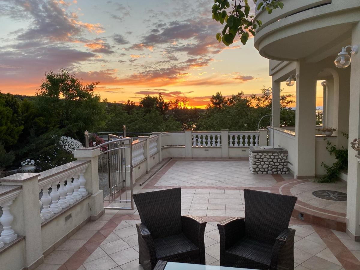 Apartements And Rooms Next To The Sea - Belveder Rab Supetarska Draga Ngoại thất bức ảnh