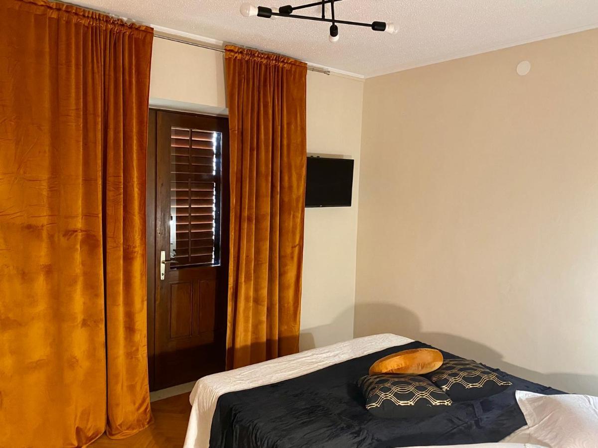 Apartements And Rooms Next To The Sea - Belveder Rab Supetarska Draga Ngoại thất bức ảnh