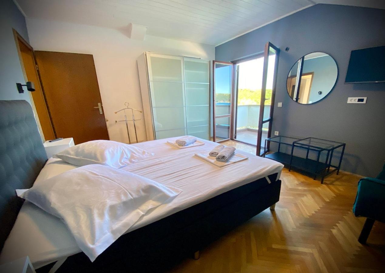 Apartements And Rooms Next To The Sea - Belveder Rab Supetarska Draga Ngoại thất bức ảnh