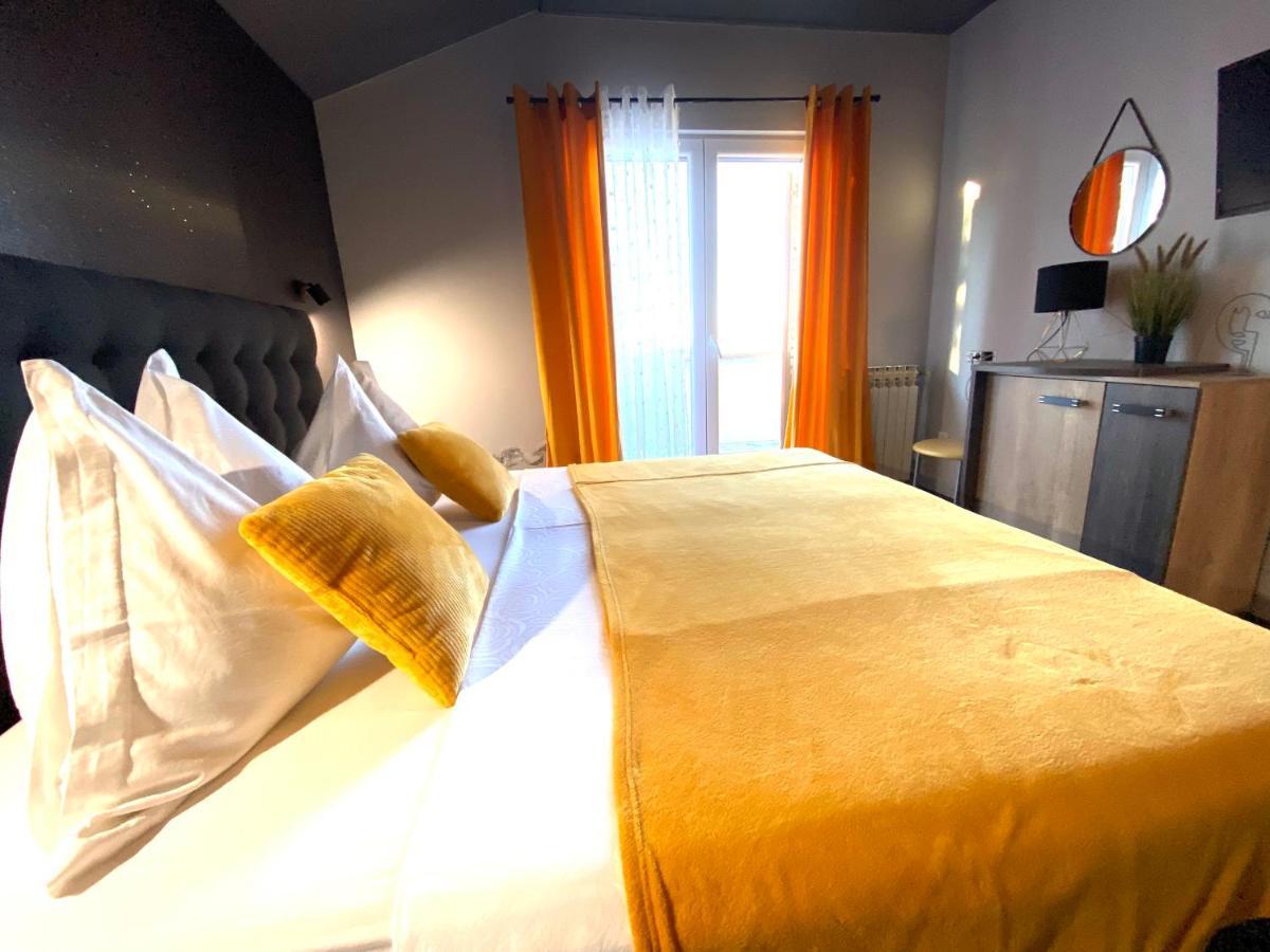 Apartements And Rooms Next To The Sea - Belveder Rab Supetarska Draga Ngoại thất bức ảnh