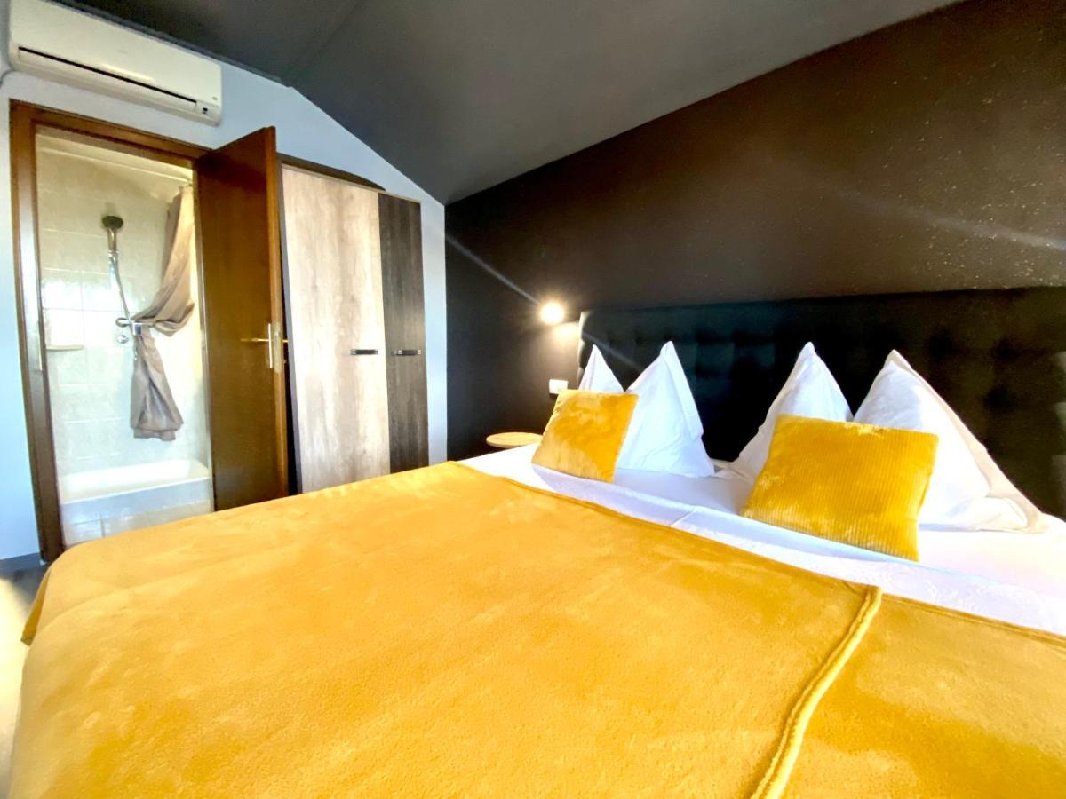 Apartements And Rooms Next To The Sea - Belveder Rab Supetarska Draga Ngoại thất bức ảnh