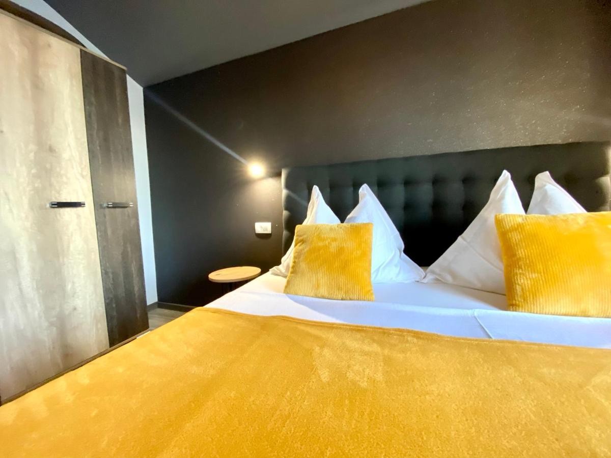 Apartements And Rooms Next To The Sea - Belveder Rab Supetarska Draga Ngoại thất bức ảnh